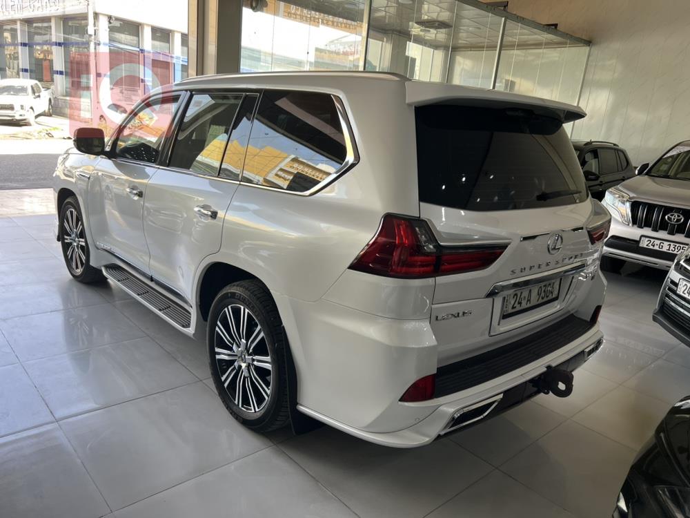 Lexus LX